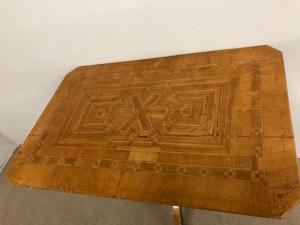 Mesa de centro antiga embutida de Rolo, Emilia, século XIX, de grande qualidade. Medidas 90 x 60. A 76